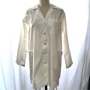 Uniform Advantage UAScrugs White Unisex Lab Coat w/3 Front Patch Pockets-Size M